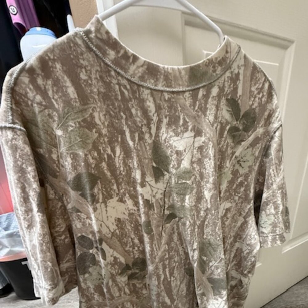 Viral Abercrombie camo tee. Size Large